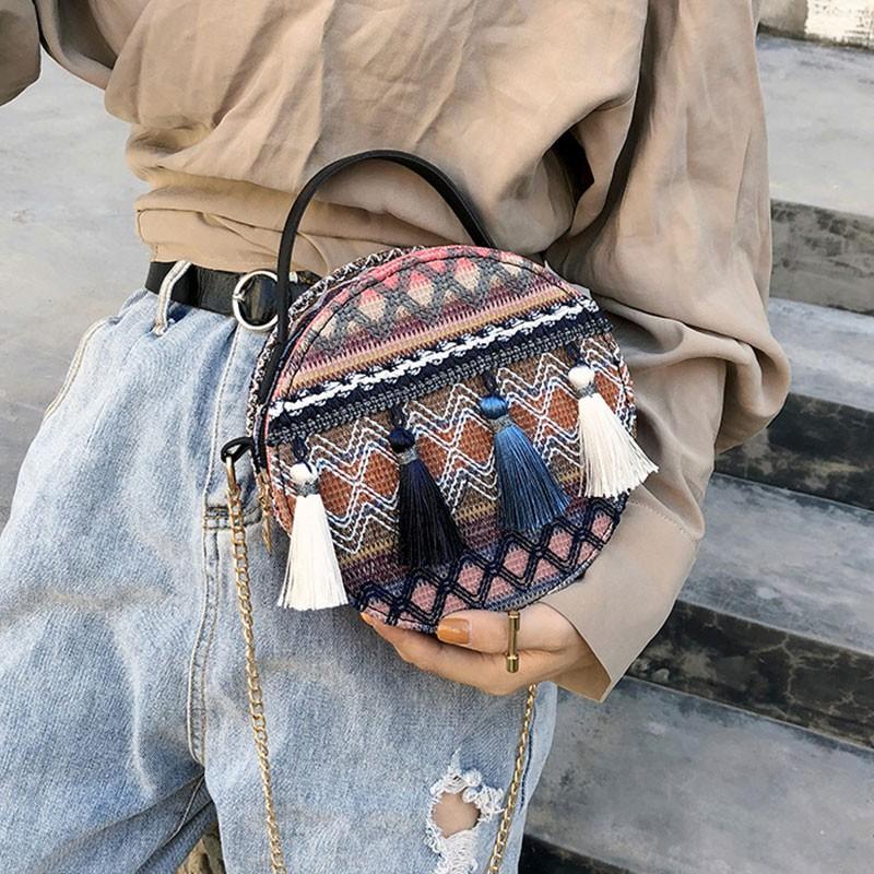 Túi xách dây xích đeo vai hoạ tiết in phối tua rua