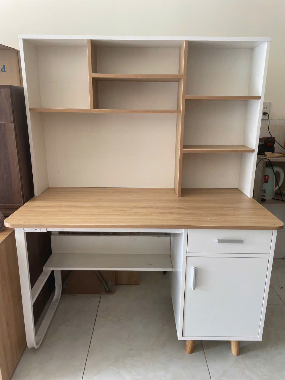 Bàn học sinh kèm kệ sách gỗ Mdf Juno Sofa KT 1m2 x 60 x 1m4