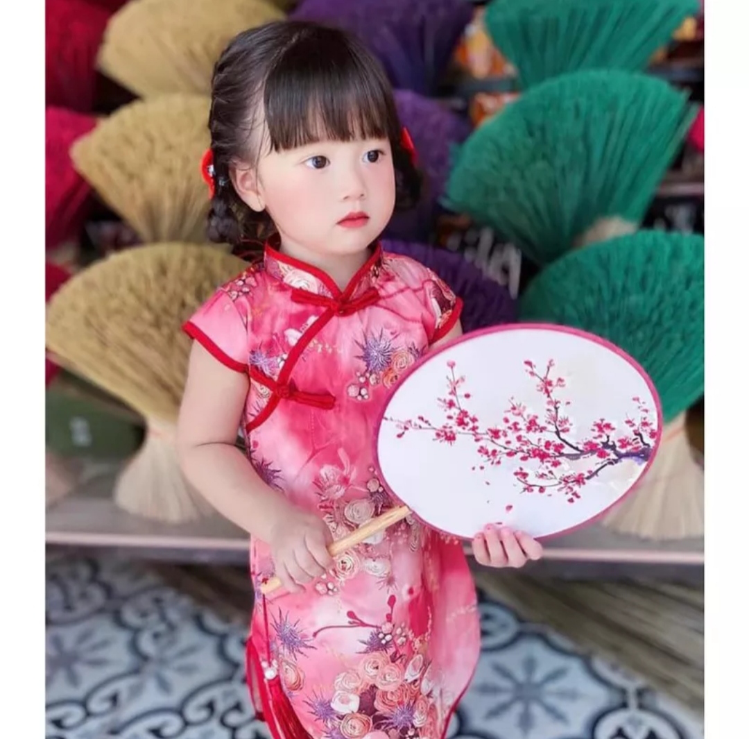 Sườn xám lụa đỏ cổ tàu cho bé 10-30kg