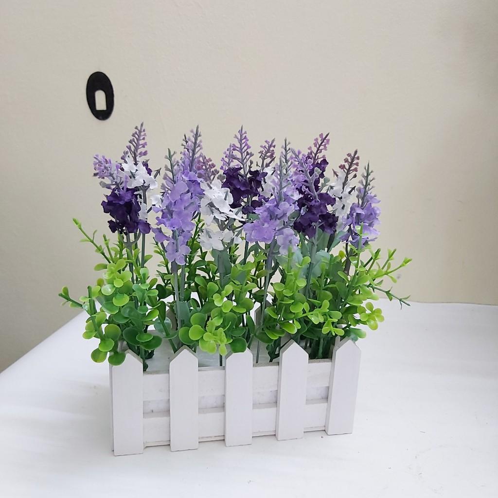 Giỏ hoa giả, hàng rào hoa lavender trang trí độc đáo