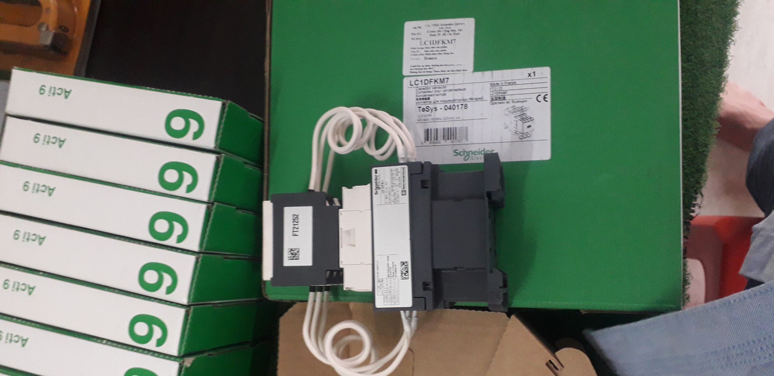 | Hàng chính hãng| Khởi động từ tụ bù LC1DFKM7 12.5kVAR 400V-415V điện áp điều khiển 220V