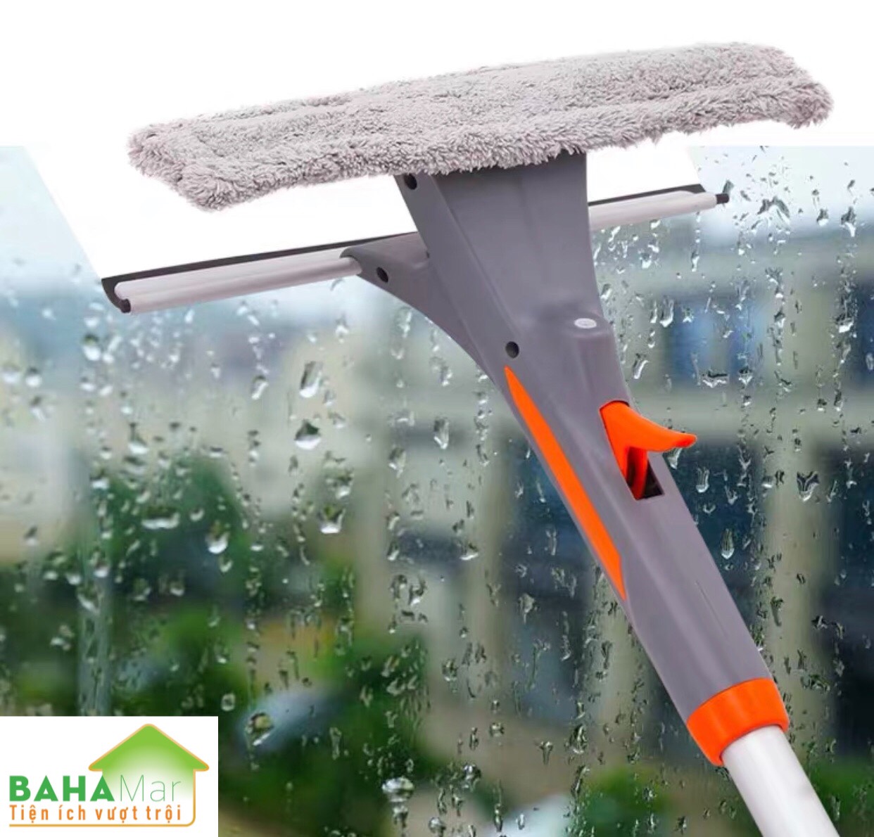 CÂY LAU KÍNH 3 TRONG 1 BAHAMAR rất tiện dụng khi tích hợp cả bình xịt gắn vào đầu cây lau có gạt kính và bông lau đồ