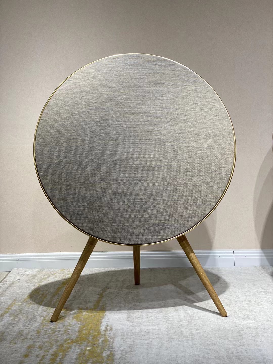 Loa Bluetooth Bang &amp; Olufsen Beoplay A9 MK4 SPECIAL EDITION Gold Tone/ White Oak - Hàng nhập khẩu