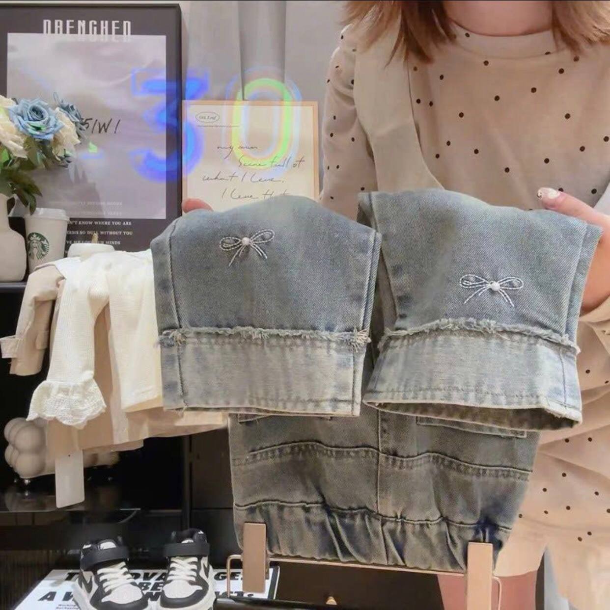Quần jeans suông bé gái thêu nơ, phối gấu NeSa shop, chất vải mềm, mịn, mát, Quần bò bé gái thời trang từ 12-31kg