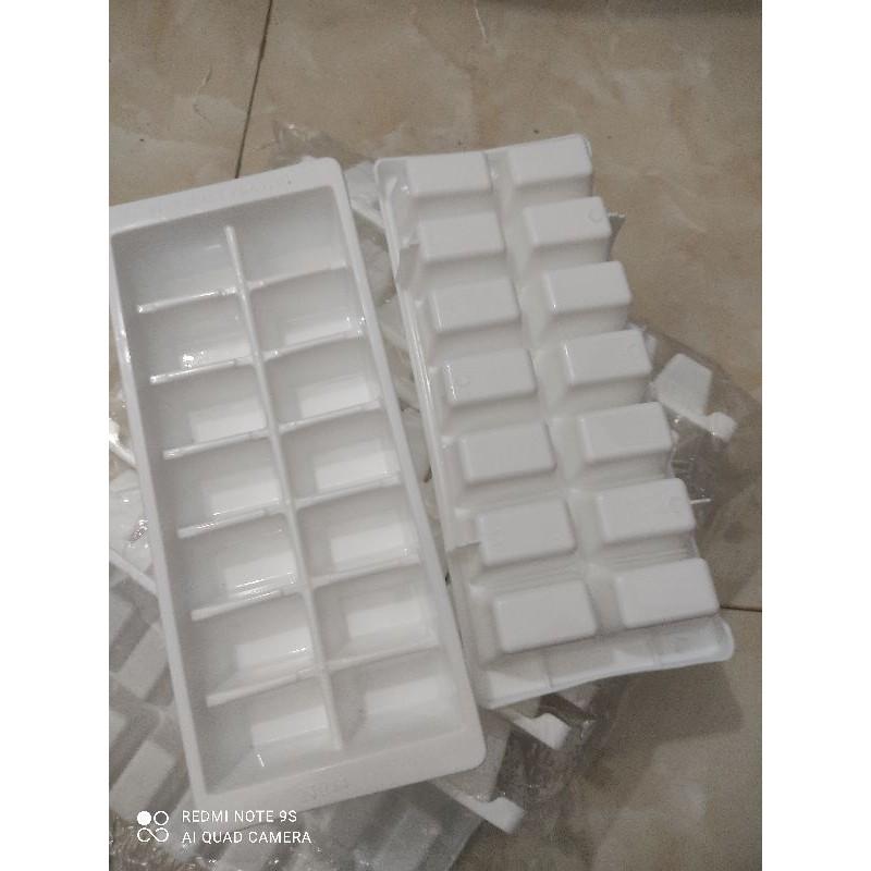 Khay đá 14 viên nhựa việt nhật