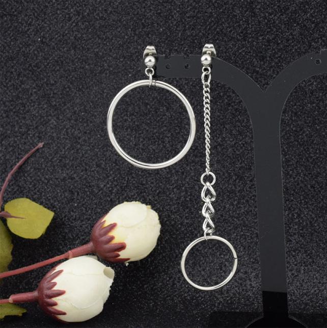 Bông tai vòng tròn bất đối xứng