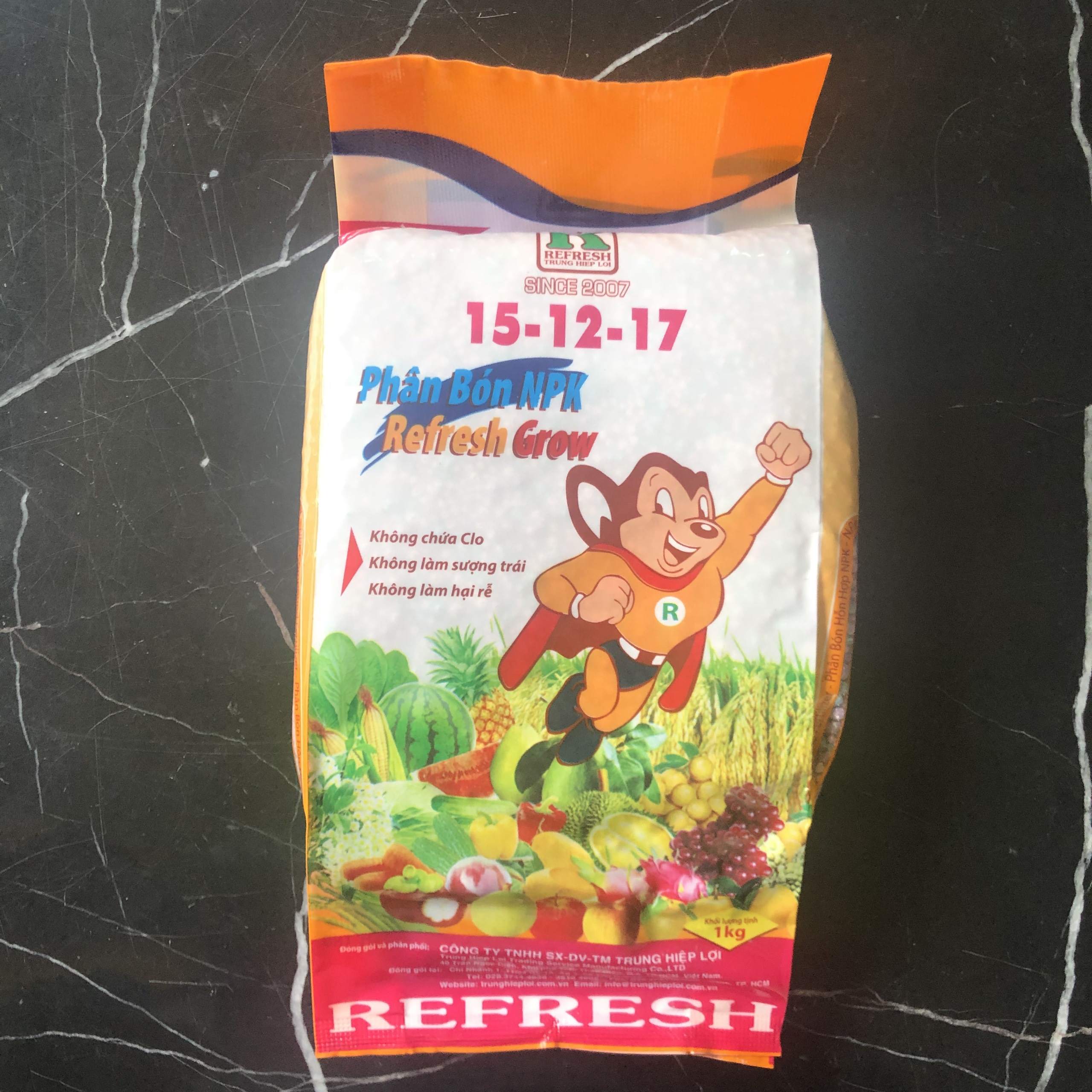 Phân bón NPK 15-12-17 3 màu đa năng chuyên ra hoa và cây kiểng 1kg