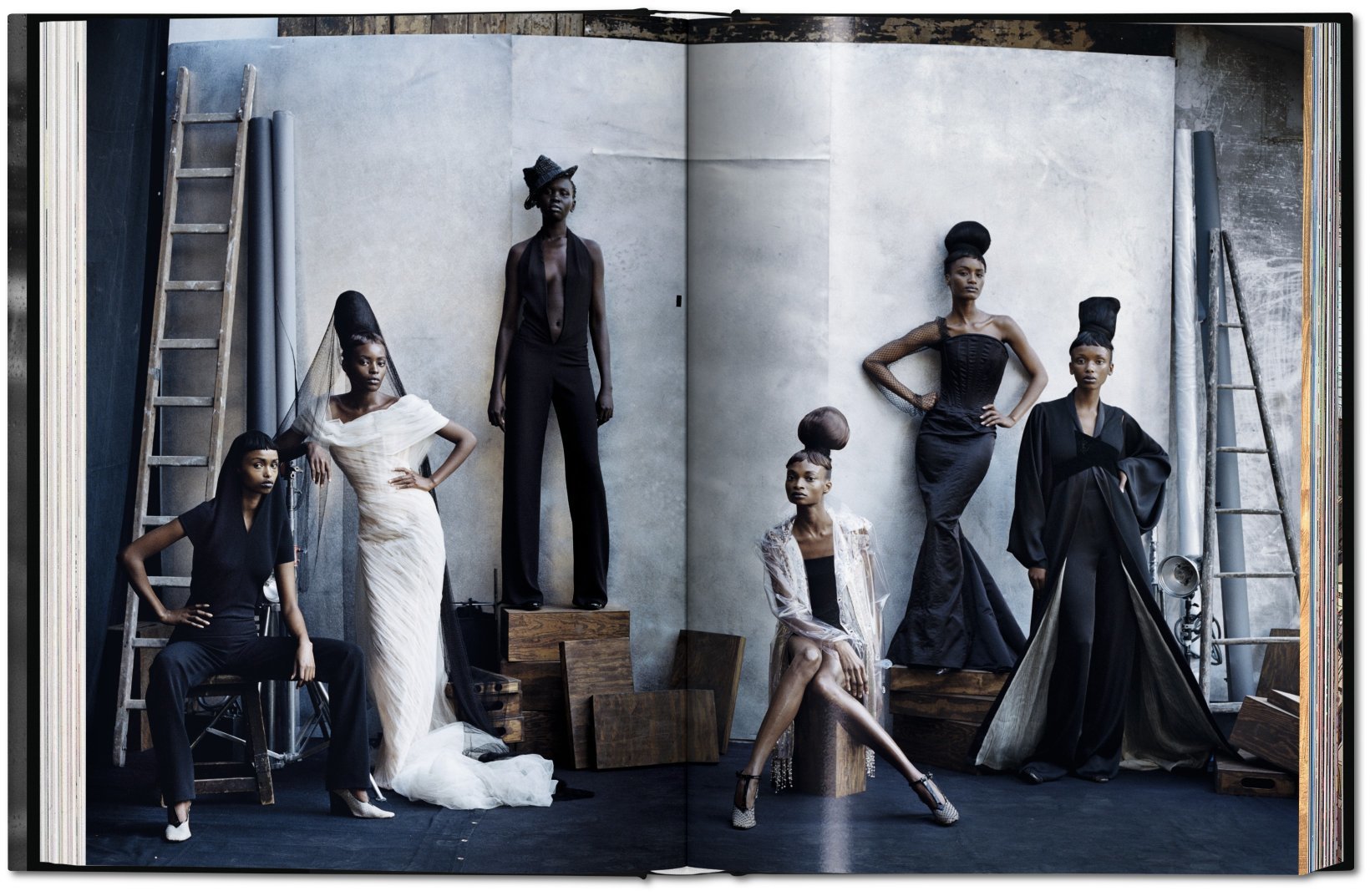 Hình ảnh Artbook - Sách Tiếng Anh - Peter Lindbergh. On Fashion Photography