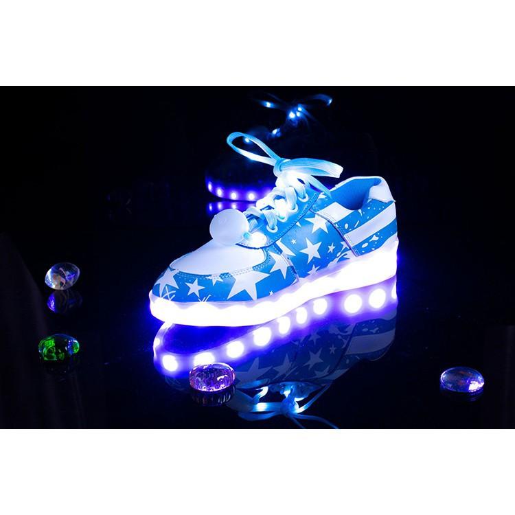Giày Phát Sáng Sao Trắng xanh phát sáng 7 màu 11 chế độ đèn led tặng kèm dây giày phát sáng ) mã UV71 Whàng nhiều L