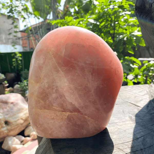 Núi đá thạch anh hồng NHASAN T707, nặng 3.2kg, kích thước: cao 17cm x ngang 15cm x dày 7cm