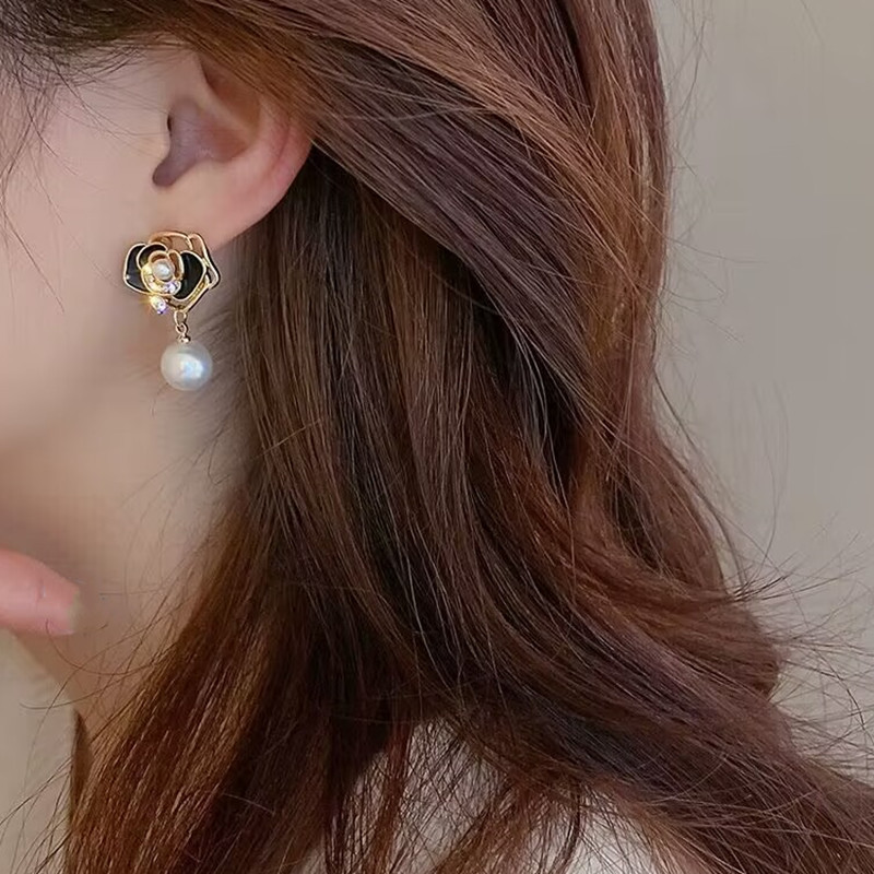 Khuyên tai sơn trà cánh khảm rỗng