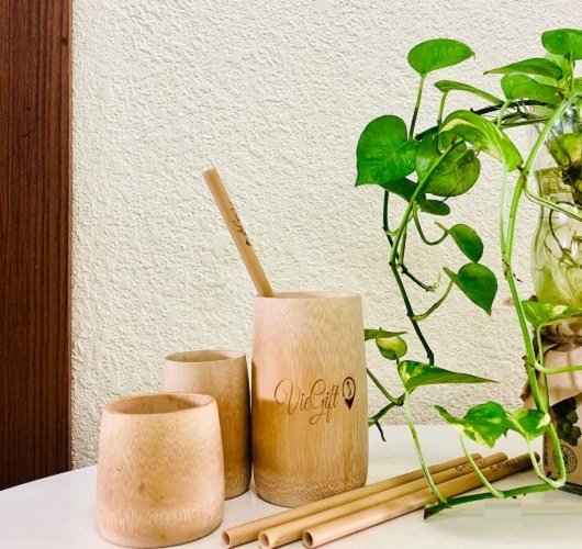 Cốc tre tự nhiên tặng kèm ống hút tre