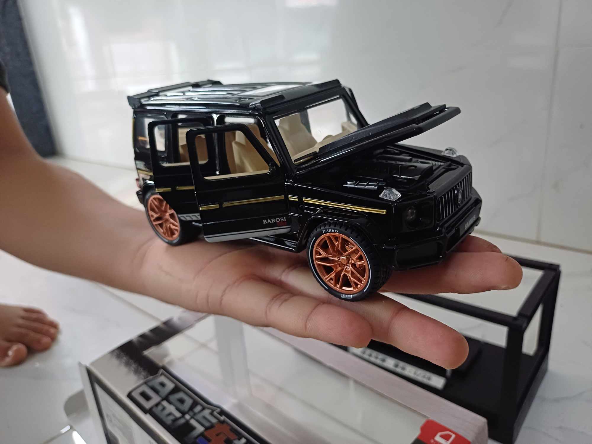 Đồ chơi mô hình xe G63 size 17x6.5x7cm mở cửa mở mui có tiếng siêu ngầu