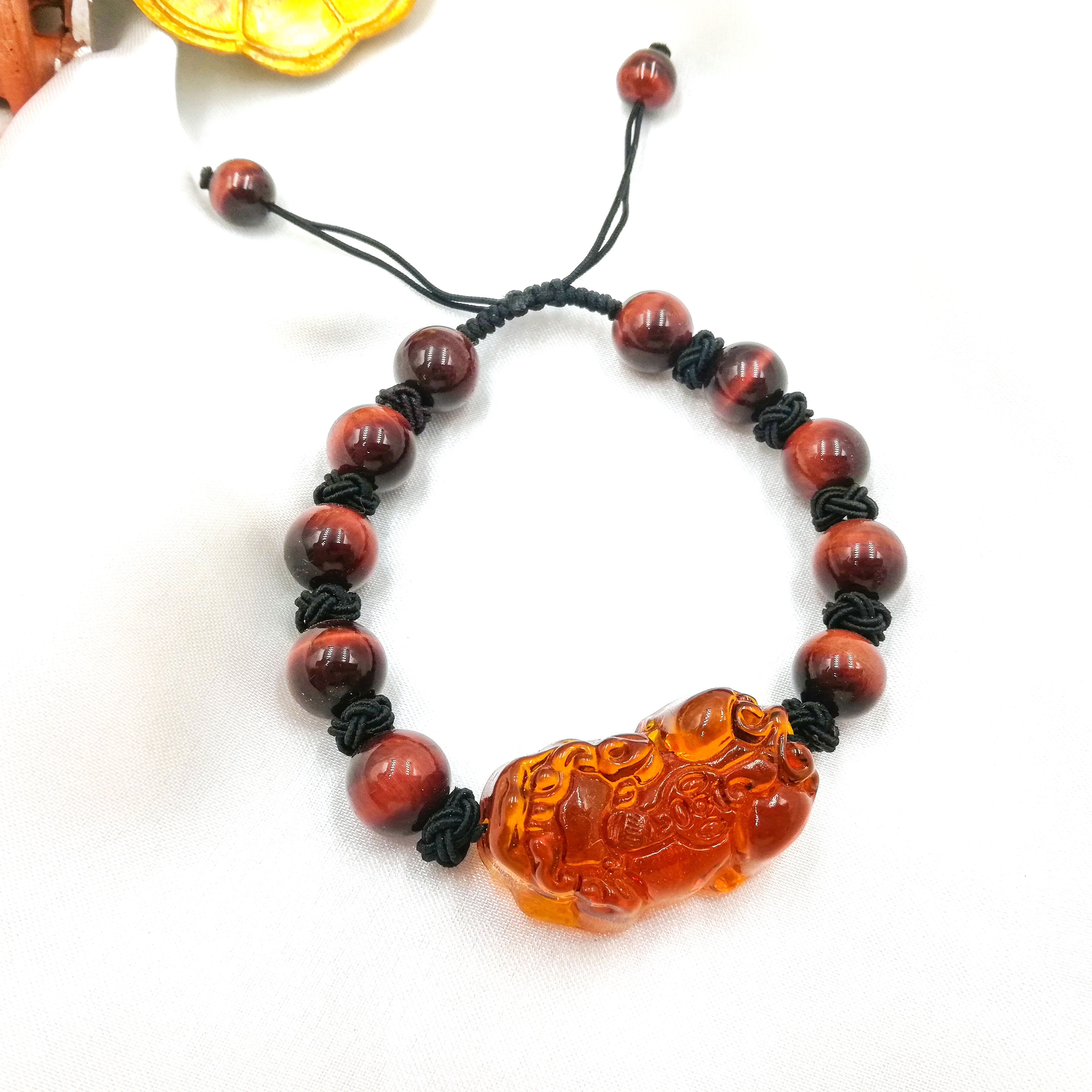 Vòng Tay Thắt Dây Tỳ Hưu Topaz Đỏ Phối Đá Mắt Hổ