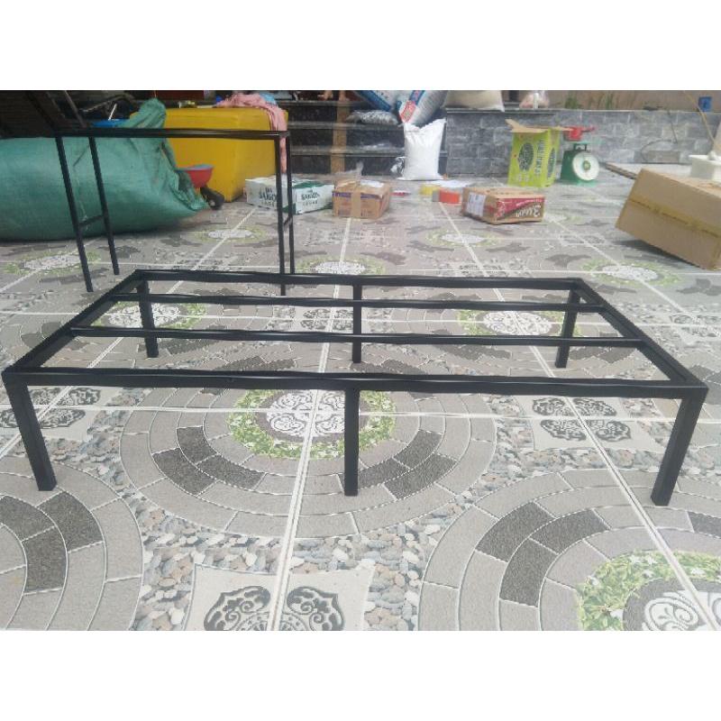 Kệ thép.Dài 100cm. Rộng 50cm. Cao 20cm.6 chân.2 nan phụ Hộp thép 20*20mm