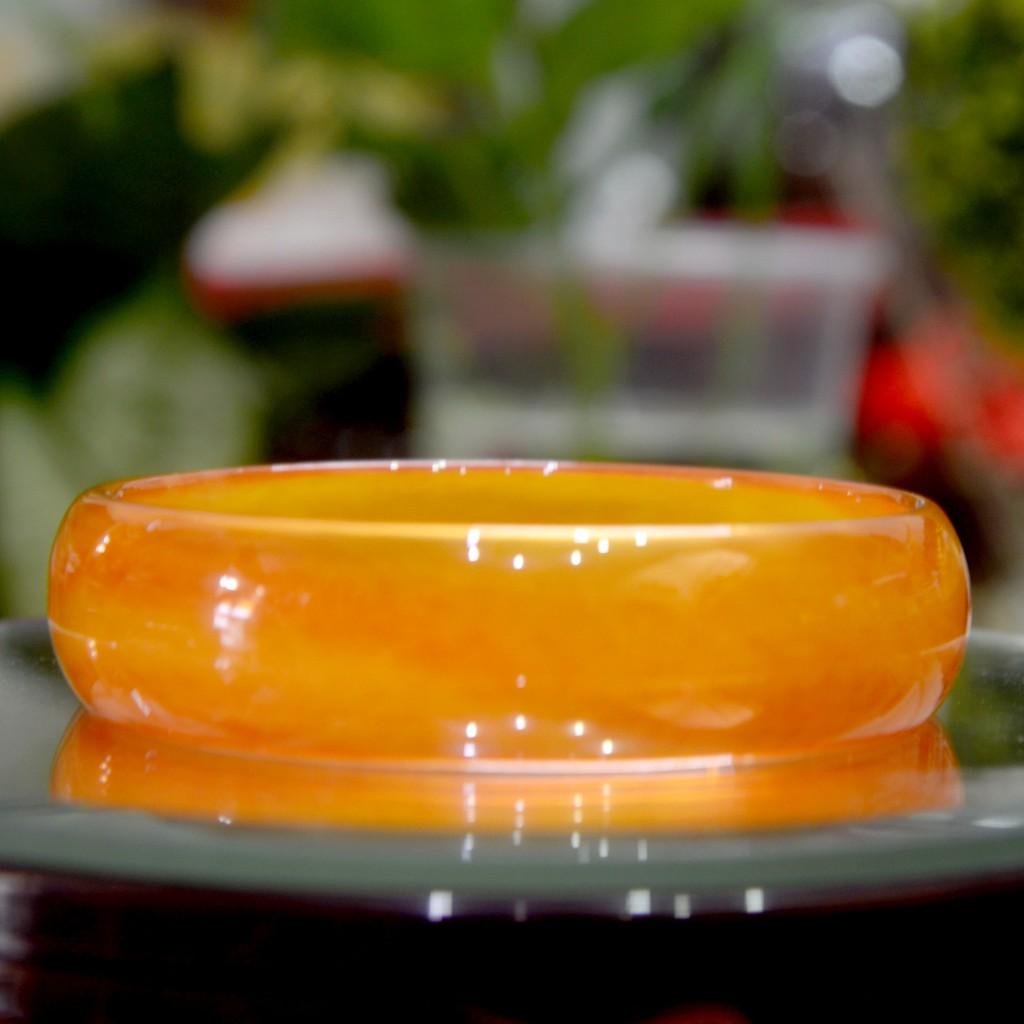 Vòng tay nữ trang liền khối đỏ nhạt
