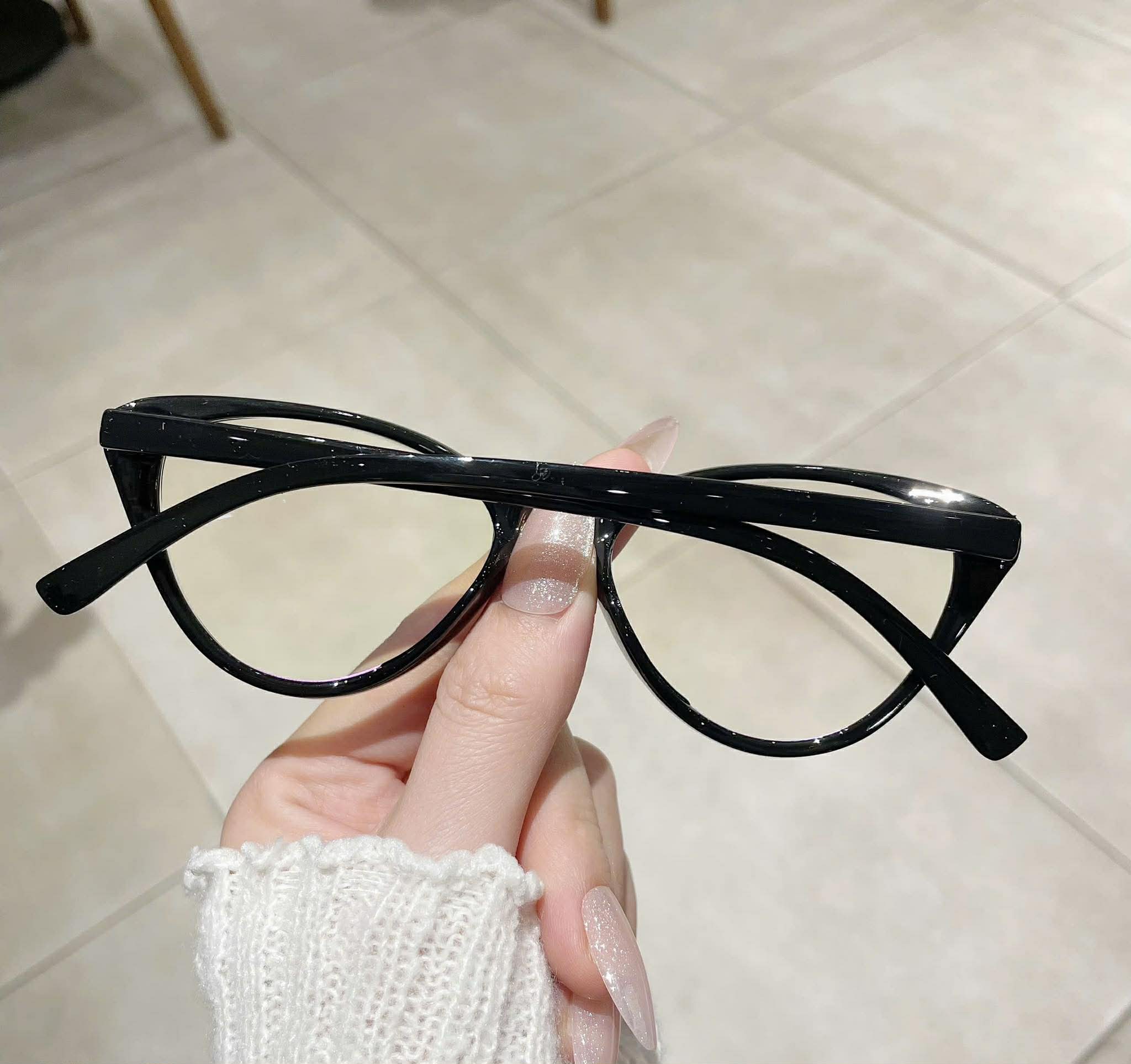 Kính thời trang dáng mắt mèo gọng nhựa dẻo màu đen cao cấp