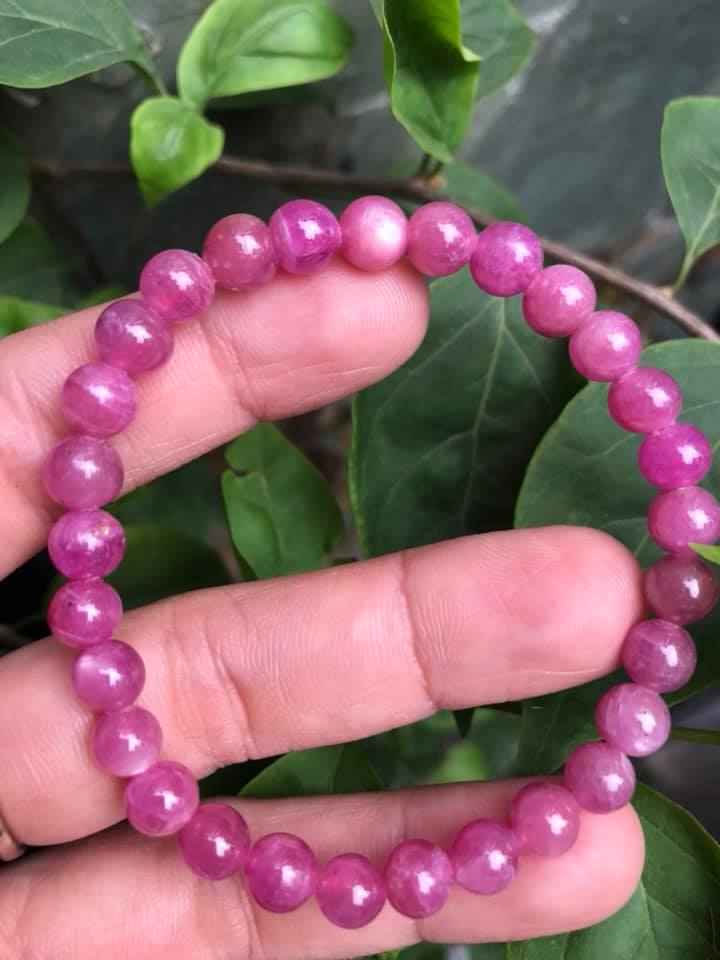 VÒNG TAY ĐÁ RUBBY HỒNG TƯƠI Size 6MM XINH ĐẸP HỢP NỮ MỆNH HOẢ THỔ 100% ĐÁ TỰ NHIÊN NỮ ĐEO SANG LẮM Ạ