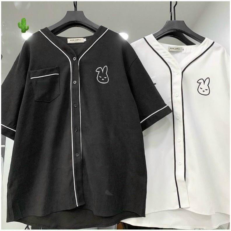 Áo sơ mi phối viền unisex, cổ chữ V cài nút- hàng may chuẩn đẹp - thêu logo thỏ xịn xò Chất: Lụa Mịn