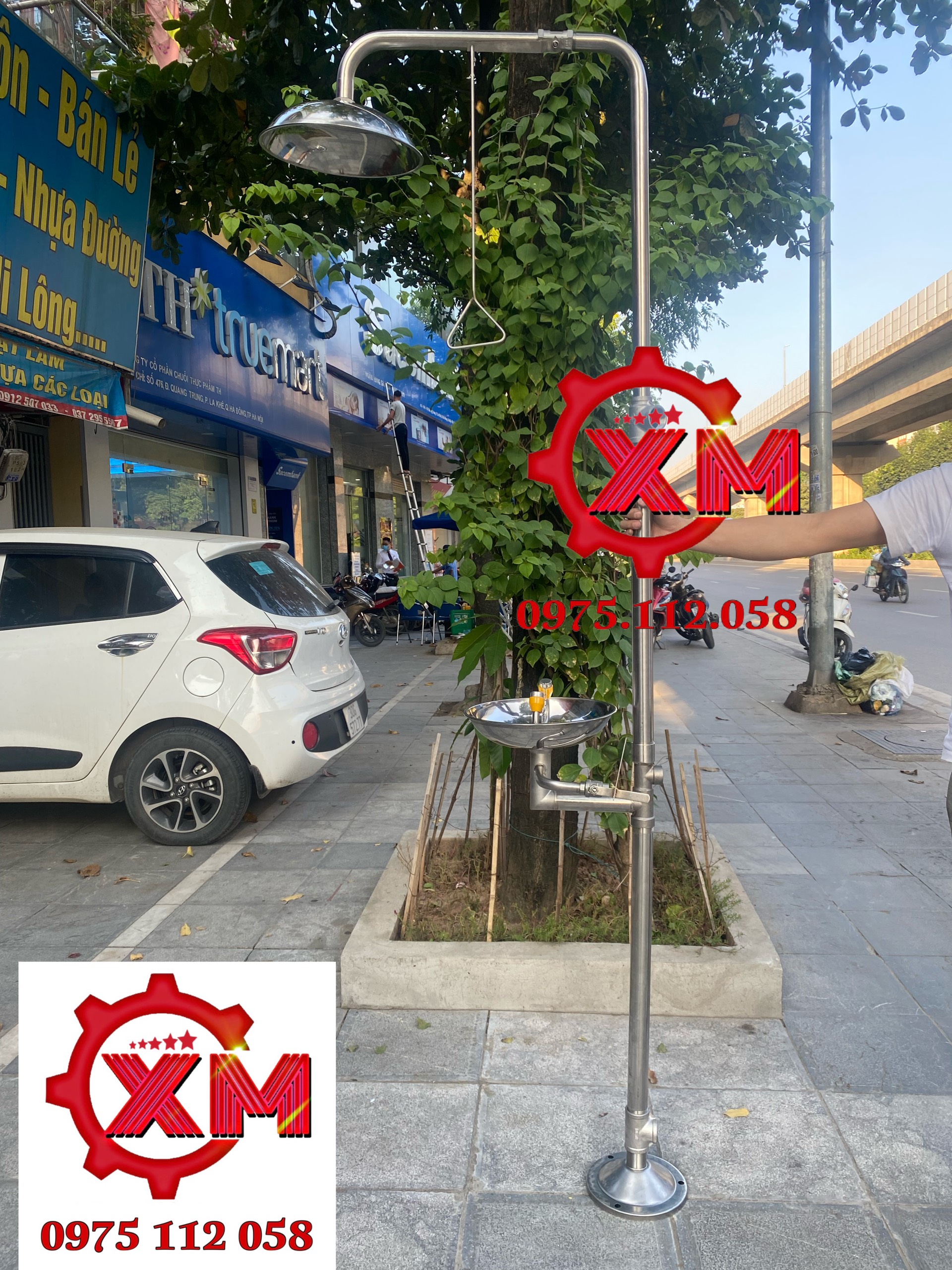 BỒN RỬA MẮT KHẨN CẤP LOẠI ĐỨNG CÓ CHÂN ĐẠP