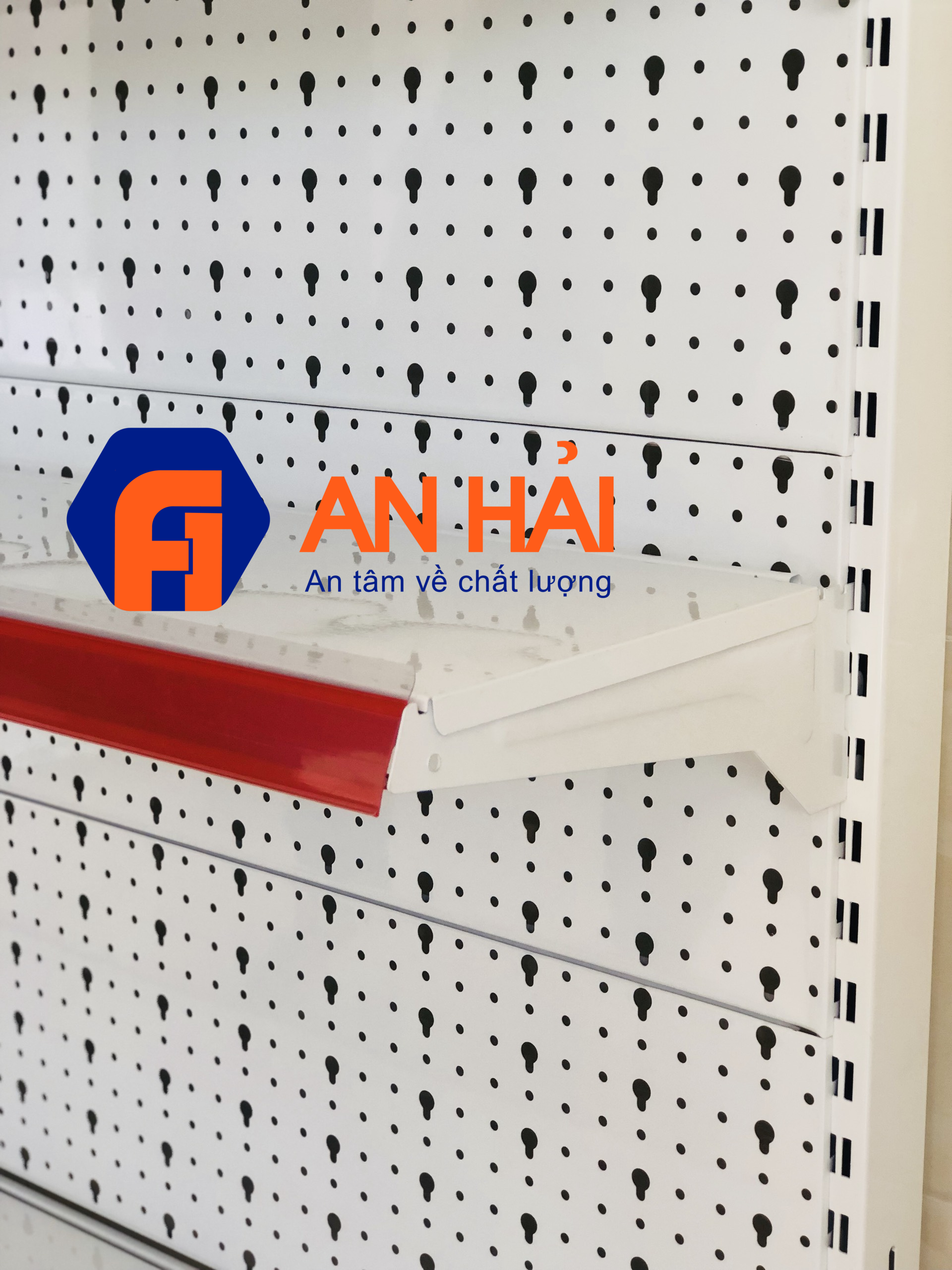 KỆ ĐƠN siêu thị LƯNG TÔN LỖ cao 1m5 độc lập có 4 mâm tầng loại dày , chịu lực tốt.