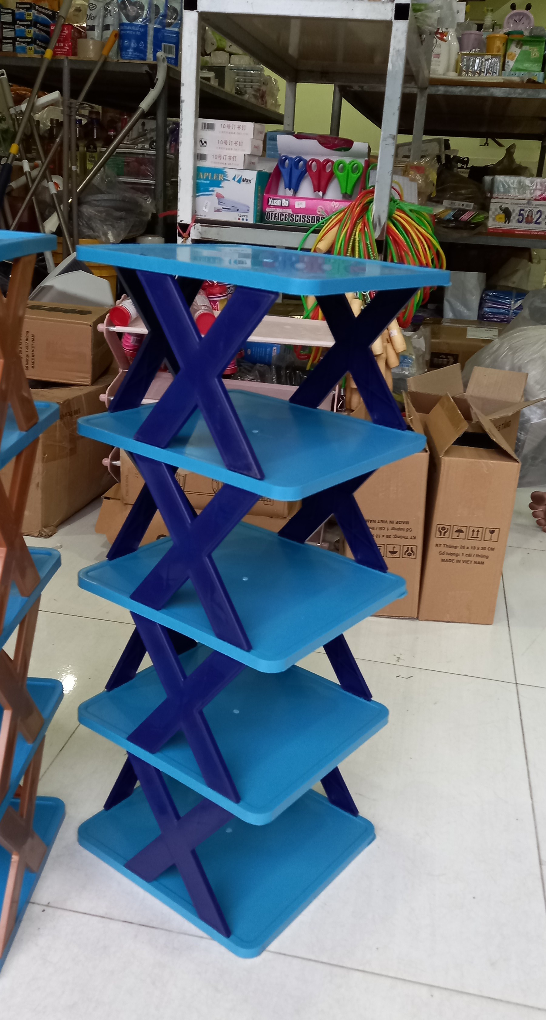 Kệ dép 5 tầng hình chữ X dễ dàng tháo nắp, thiết kế nhỏ gọn tiết kiệm không gian cho nhà bạn.