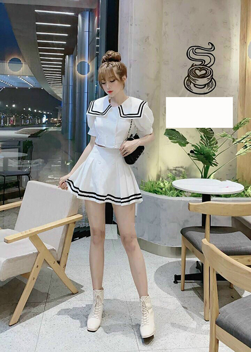 Set Áo Và Chân Váy Phối Sọc Duyên Dáng