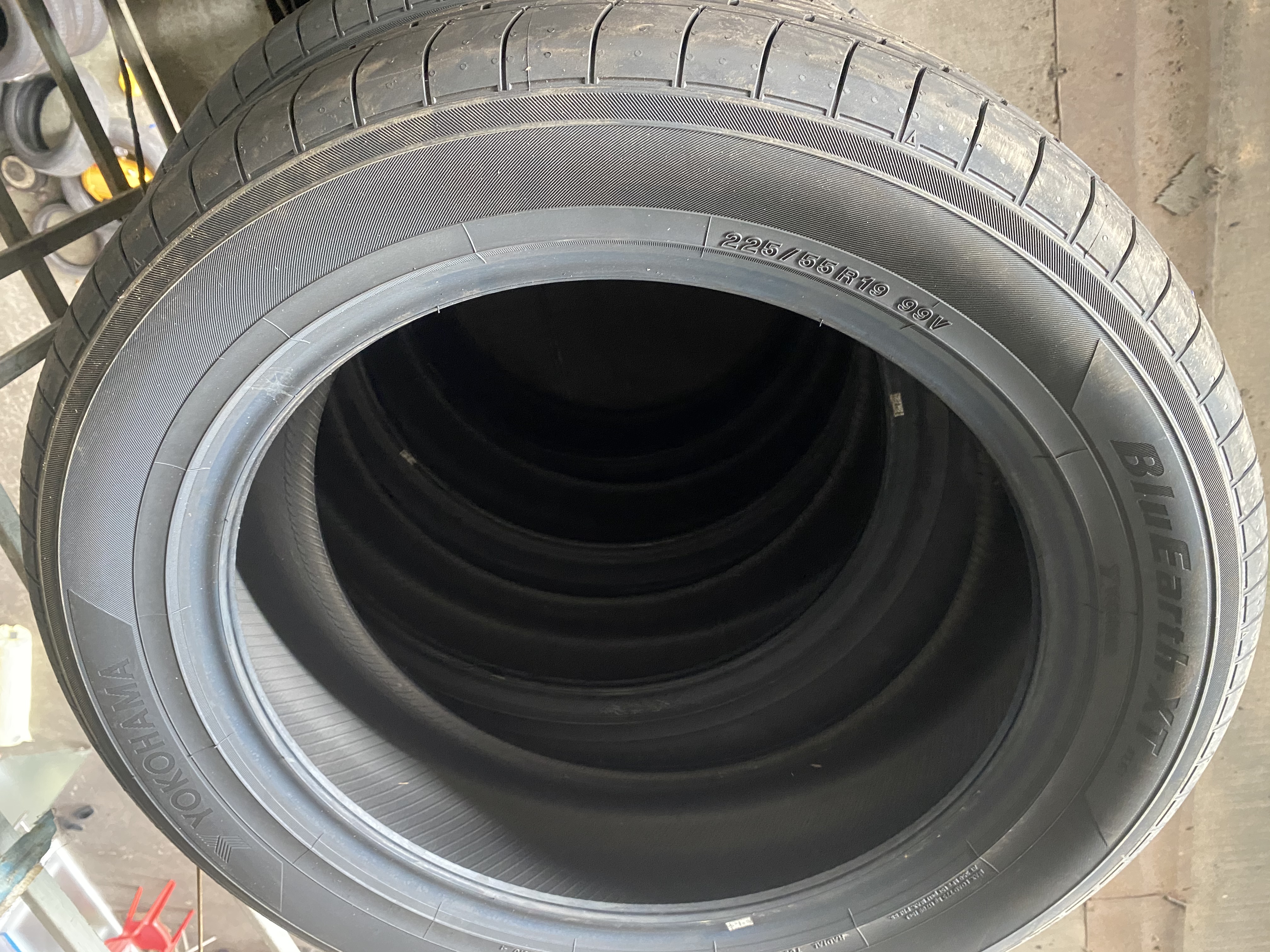 Lốp Toyo 215/45r17