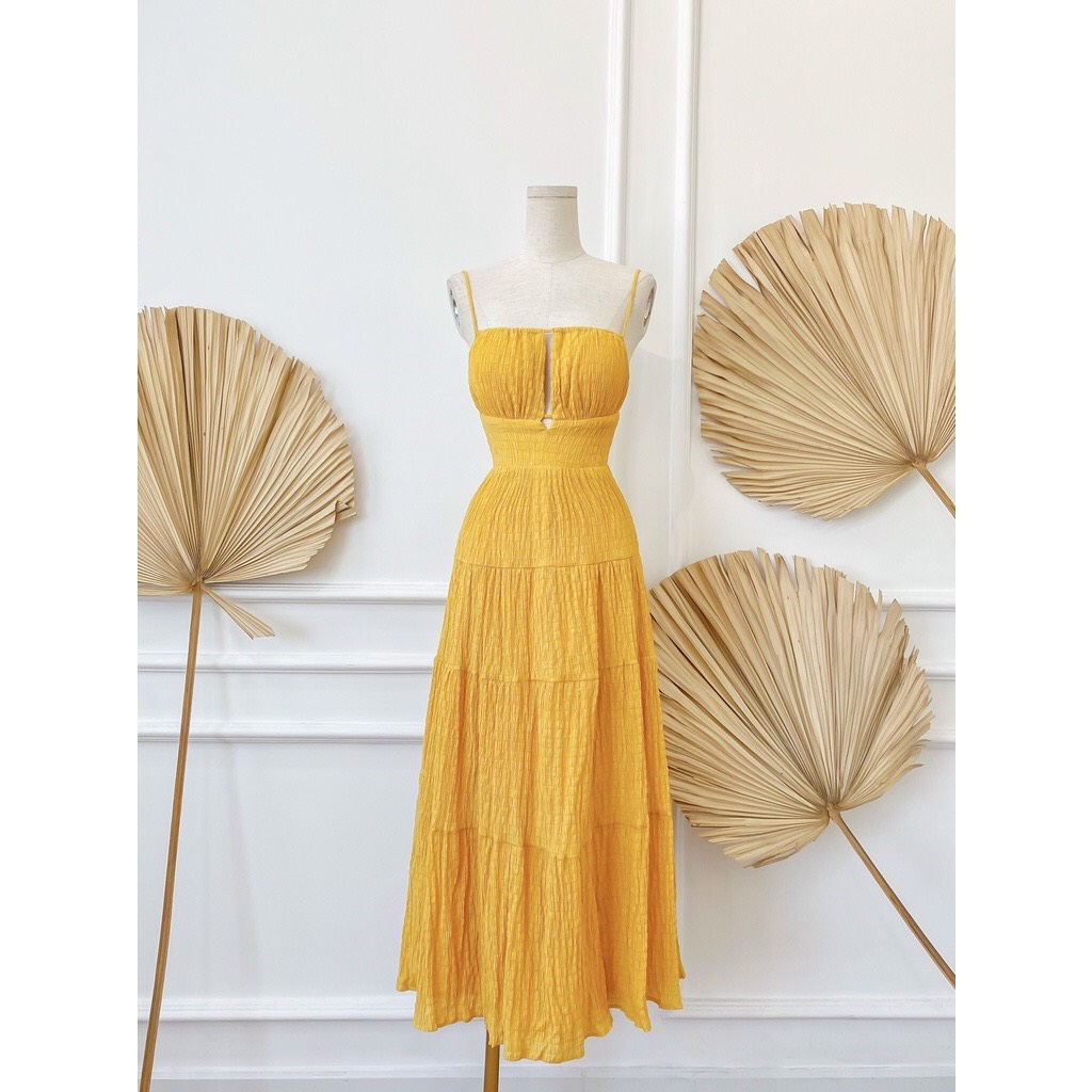 Đầm maxi vàng 2 dây cut out ngực hở lưng siêu quyến rũ