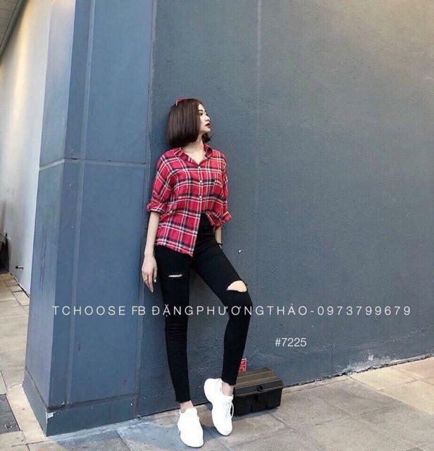 Quần jean nữ rách gối lệch cá tính