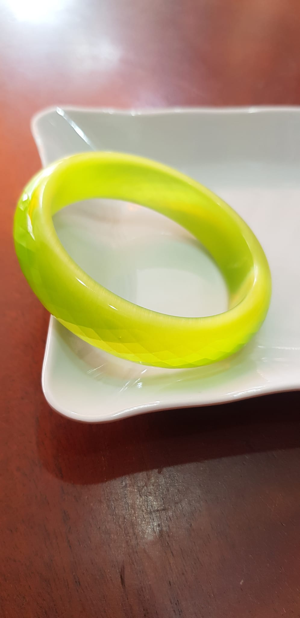 Vòng tay bản hẹ đá mắt mèo giác xanh đợt chuối tươi sáng mới đẹp lạ vòng Ni 55mm x Cao 15mm x dầy 7mm nữ mệnh mộc mệnh hoả 52kg - 56kg đeo rẻ đẹp