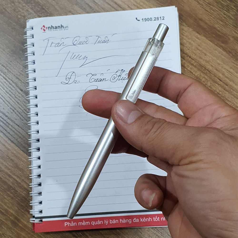 Bút bi, cây viết đầu bi 0.5mm B318 Minh House