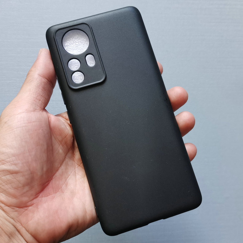 Ốp lưng dẻo cho Xiaomi 12 Pro - đen cao cấp, chống bám vân tay