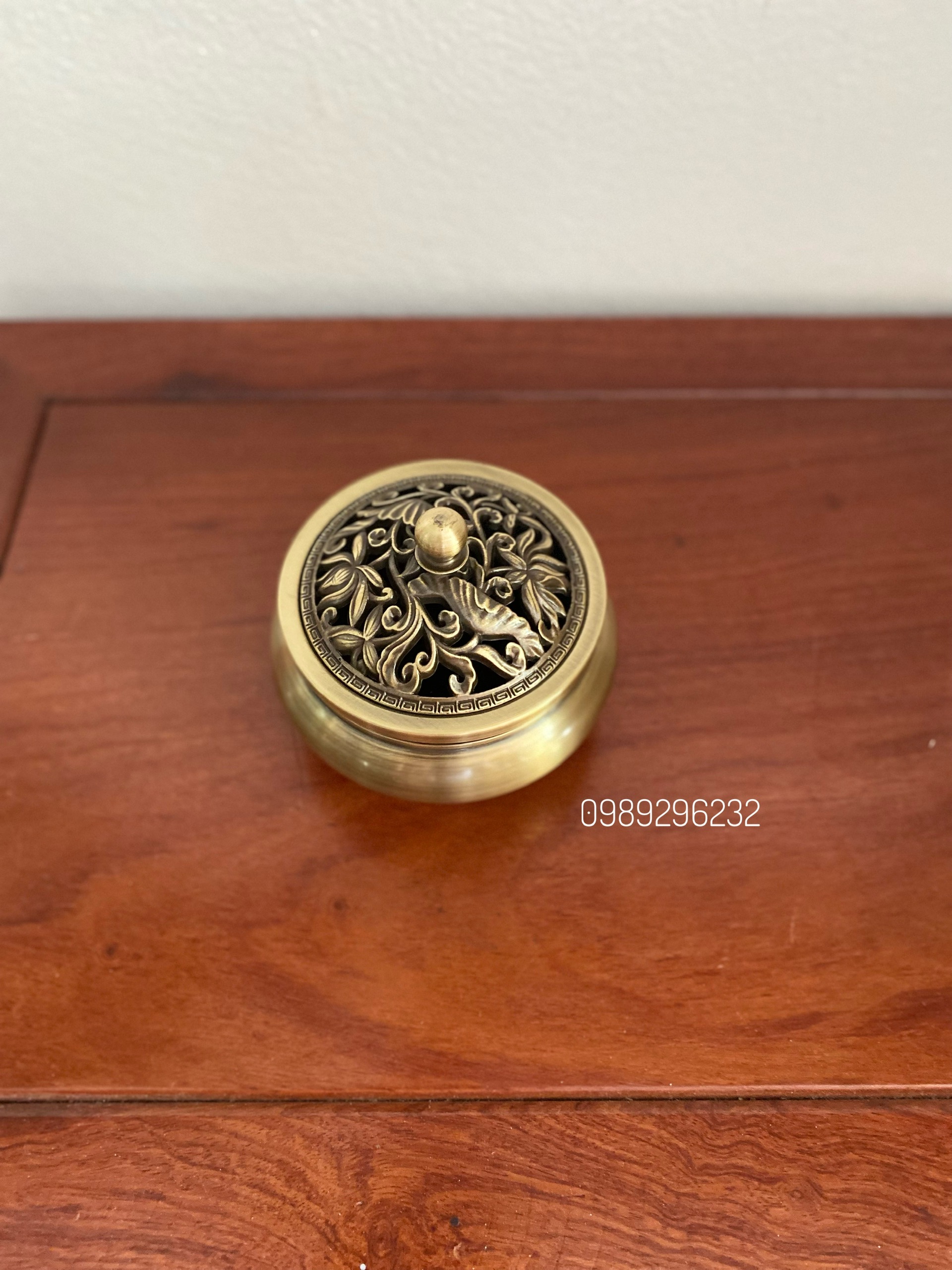 Lư hương xông trầm bằng đồng đúc nguyên khối nắp dây lá cây hoa