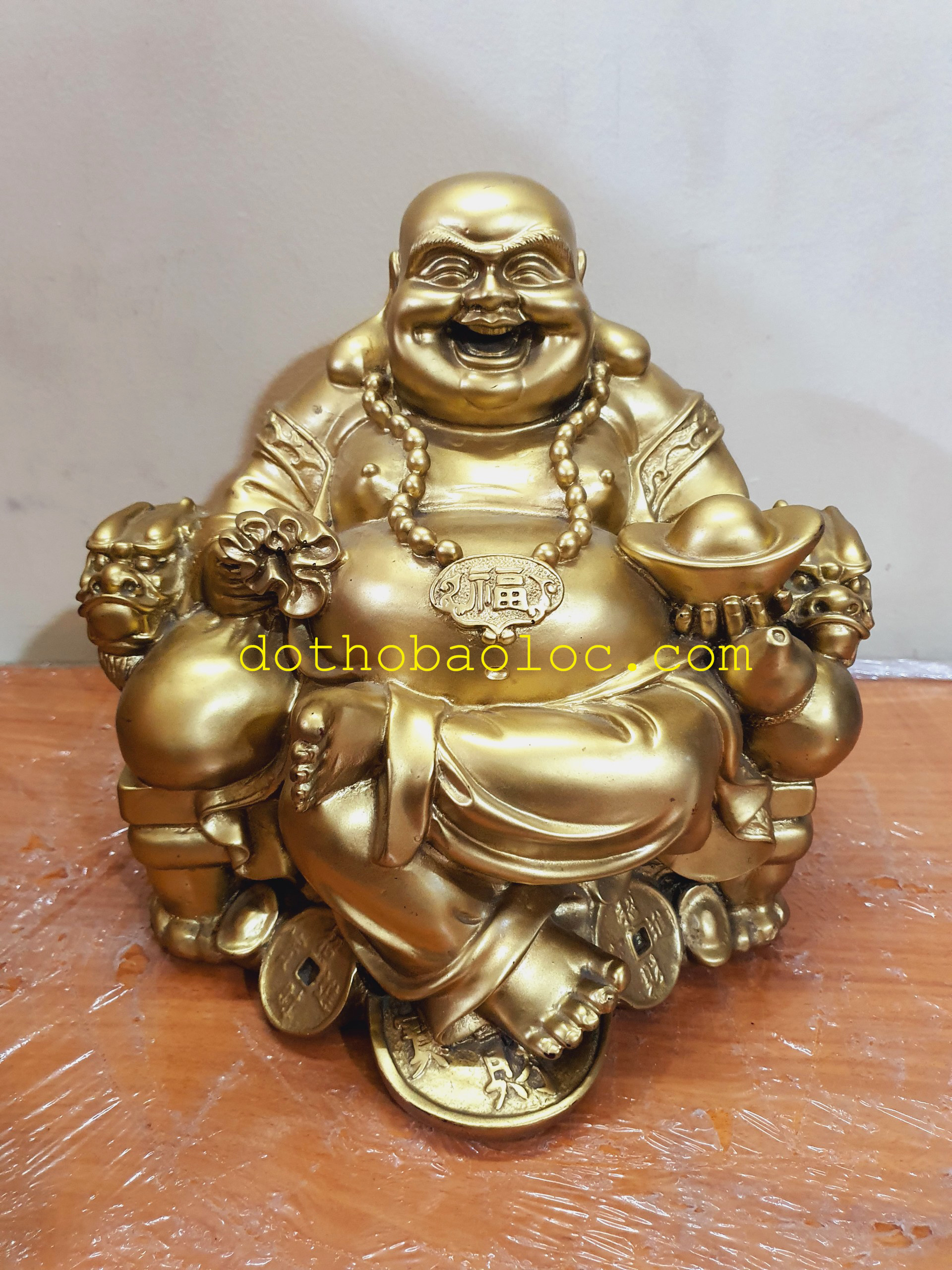 Tượng Di Lặc bột đá cầm thỏi vàng cao 28cm