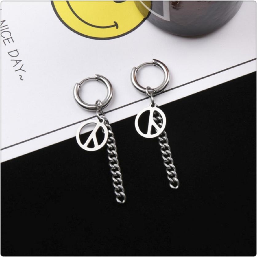 Bông tai nam Titan cá tính