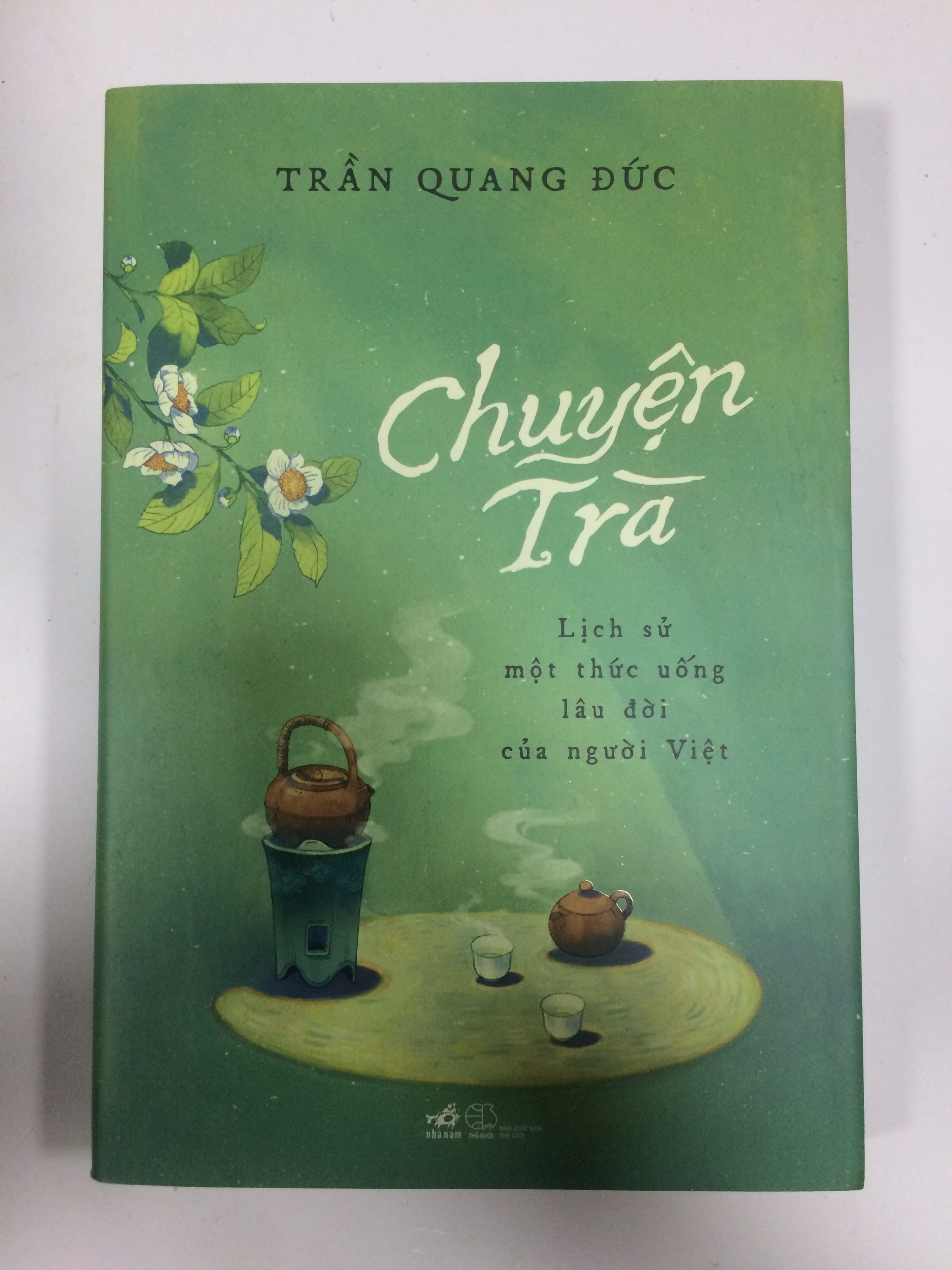 Chuyện trà - Lịch sử một thức uống lâu đời của người Việt (Bìa mềm)
