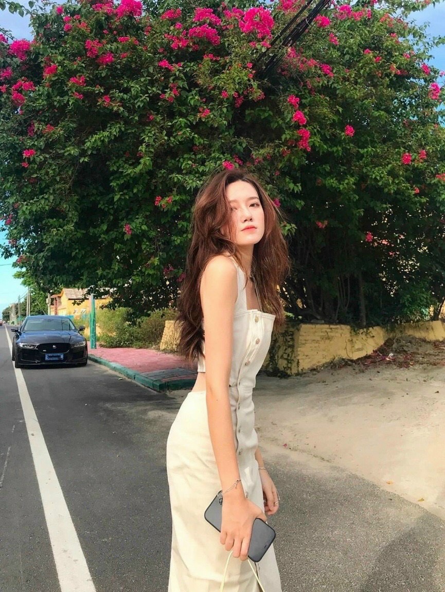Đầm váy midi cut eo lưng xẻ tà