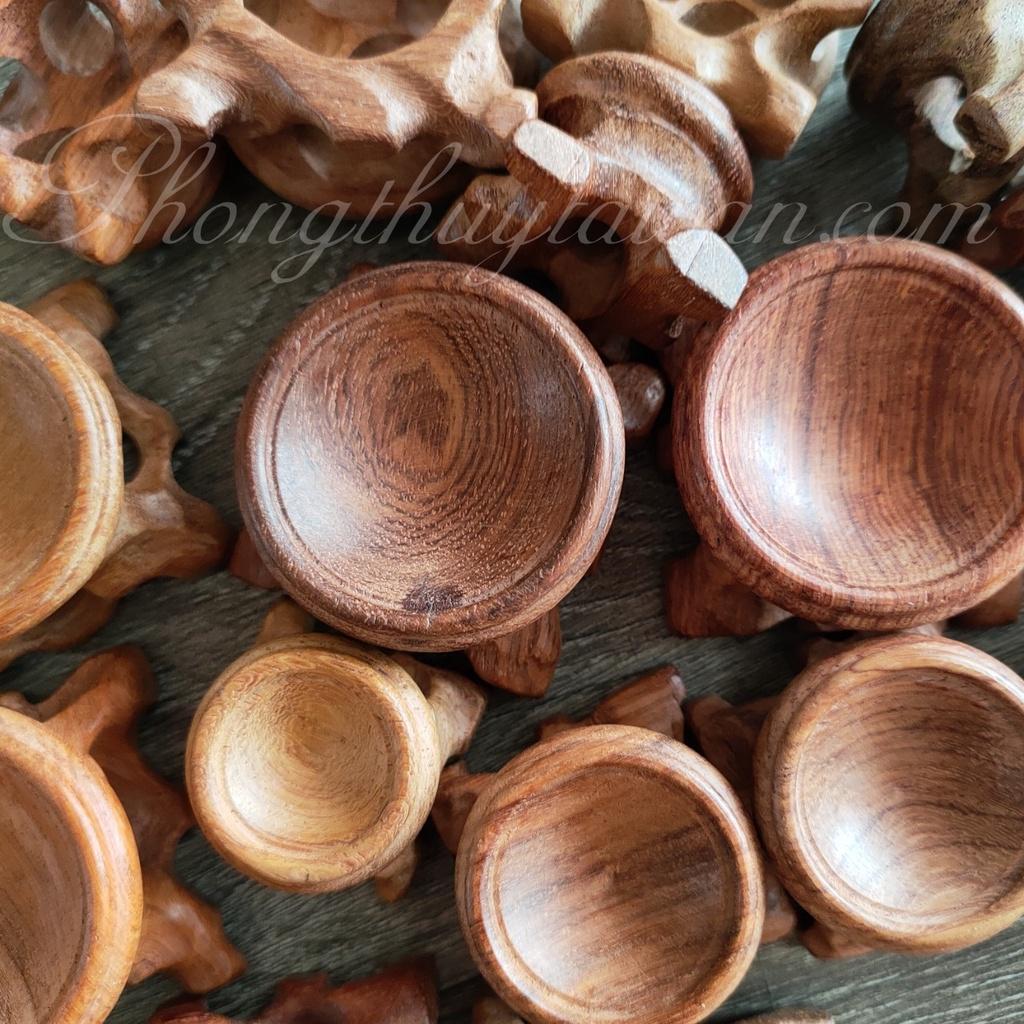 Chân đế bi cầu Cẩm Lai có vân và mùi hương nhẹ .
