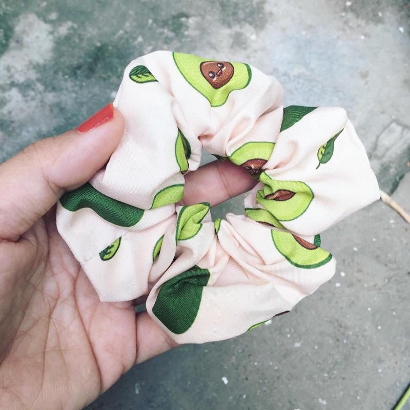 Cột tóc scrunchies quả bơ