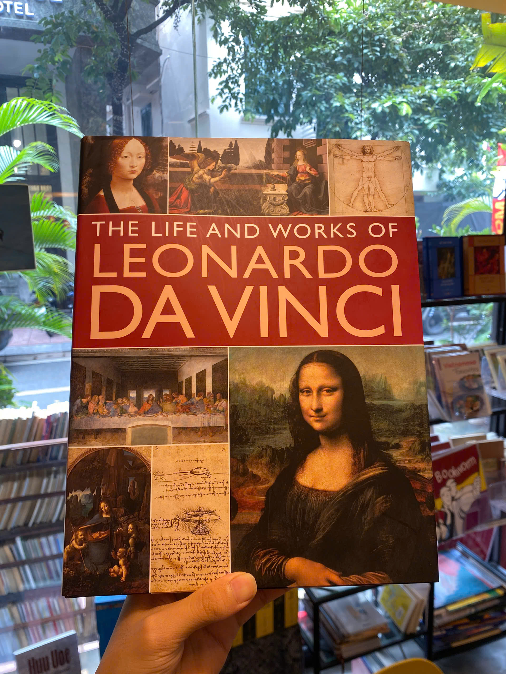 Sách - Leonardo Da Vinci His Life And Works In 500 Images by Rosalind Ormiston - Sách nghệ thuật bằng tiếng anh