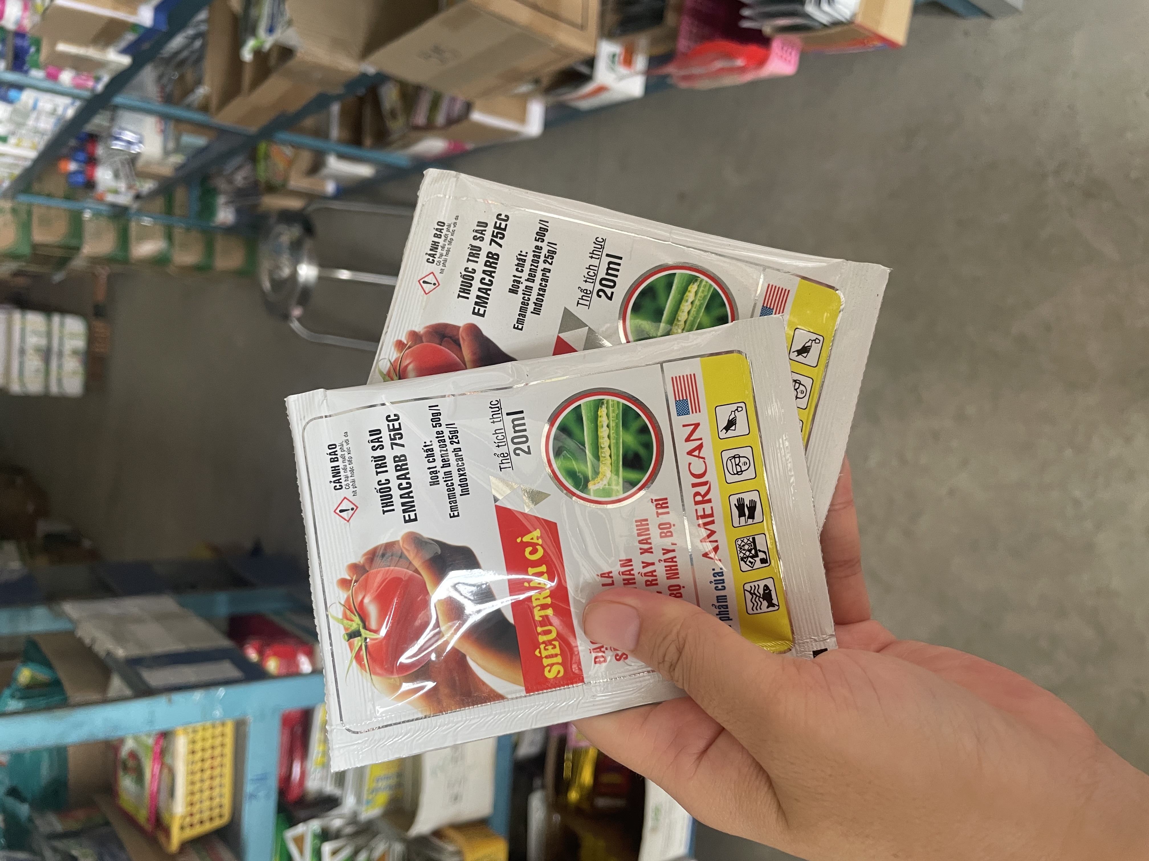 Trừ sâu cuốn lá, sâu đục thân, sâu tơ, sâu keo, rầy bọ nhảy Emacard 75EC Siêu trái cà