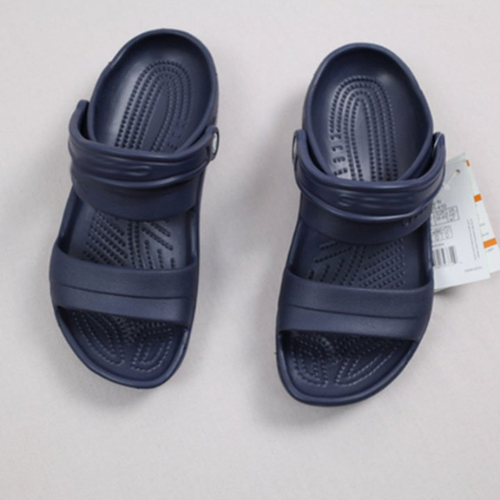 Sandal nhựa cross Clasic roomy fit màu navy dành cho nam, liền khối, mềm bền chắc
