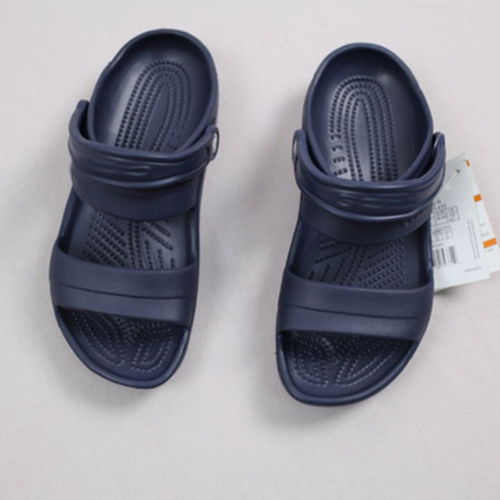 Sandal nhựa cross Clasic roomy fit màu navy dành cho nam, liền khối, mềm bền chắc