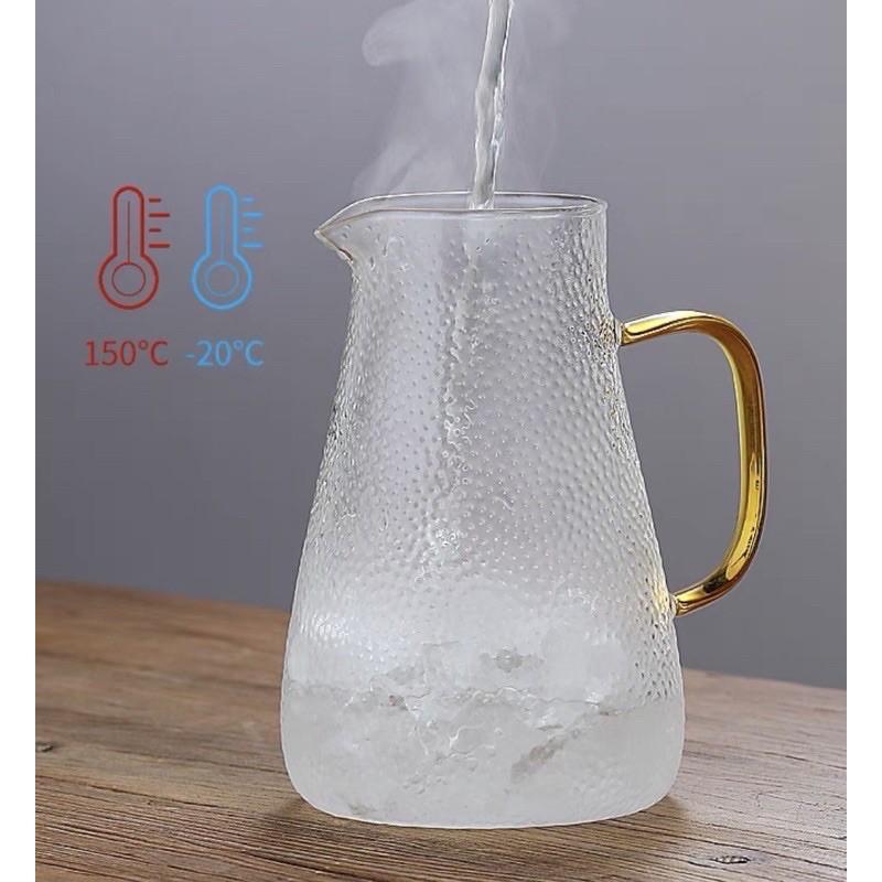 Bình nước sần 1,6L thuỷ tinh Borosilicate chịu nhiệt nắp inox quai vàng