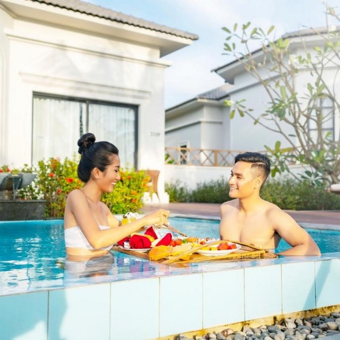 Gói 4N3Đ Vinpearl Villa Dành Cho 4 Người Lớn, 4 Trẻ Em, Gồm 9 Bữa Buffet, Vui Chơi Vinwonders Safari, Áp Dụng Toàn Quốc