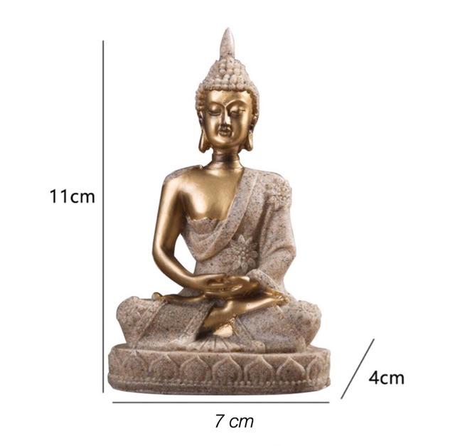 Tượng phật Thái màu vàng trang trí