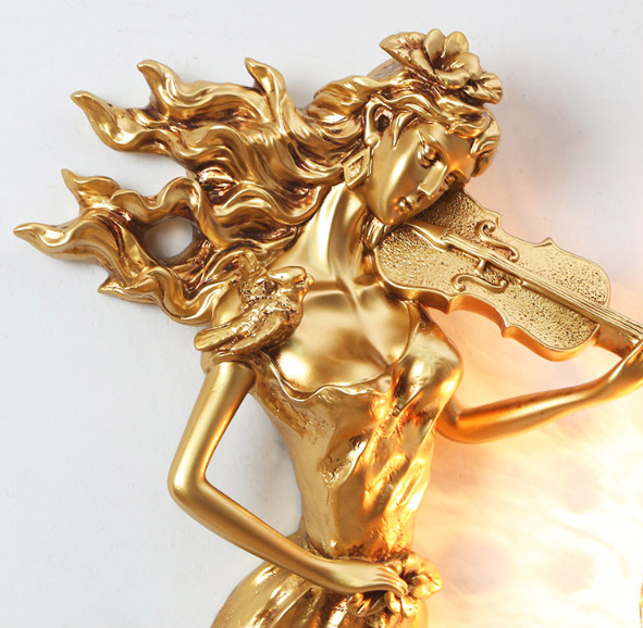 Đèn treo tường treo cầu thang và hành lang hình thiếu nữ chơi violin dùng để chiếu sáng và trang trí không gian ngôi nhà được nhập khẩu Hong Kong