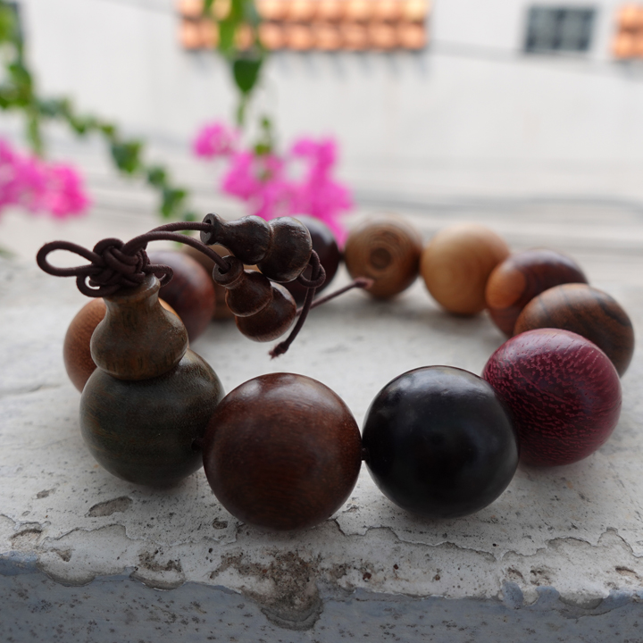 Vòng tay chuỗi hạt gỗ đàn hương - T021