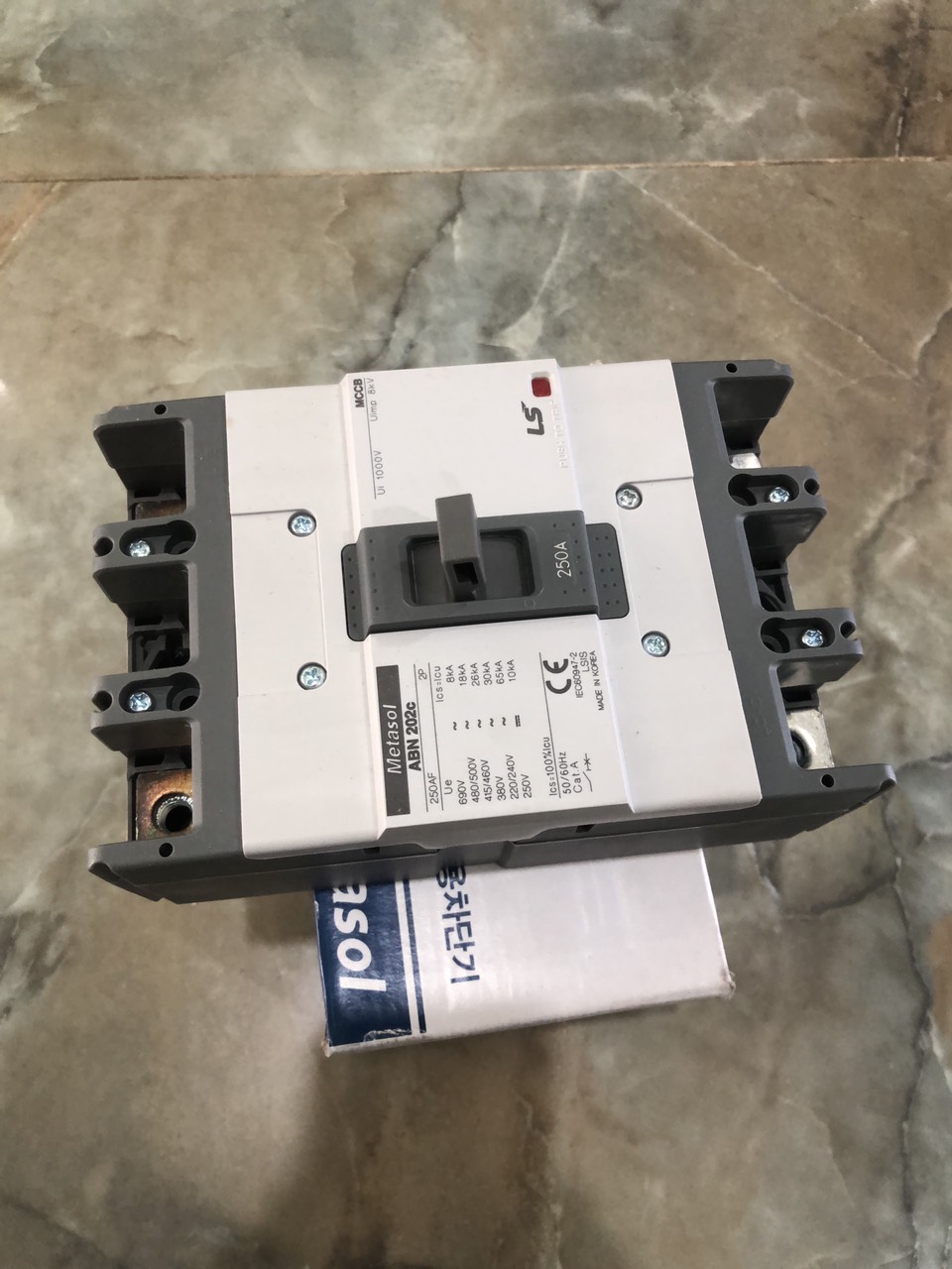 Cầu dao điện tự động CB LS 2P 60A